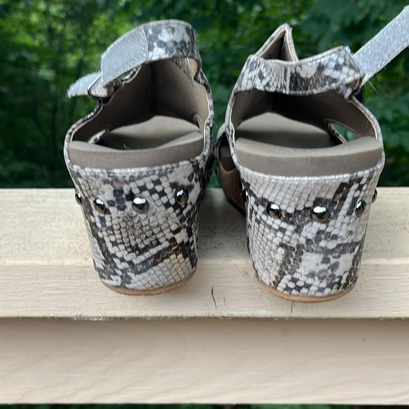 Sandals - Picture 4 of 7